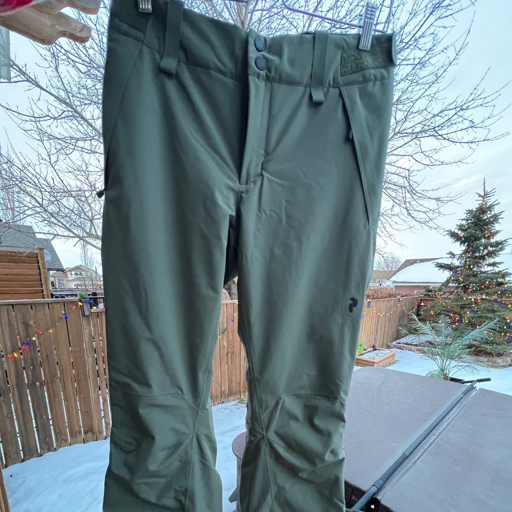 NEW no tags Peak Performance Women’s ski pants size Medium